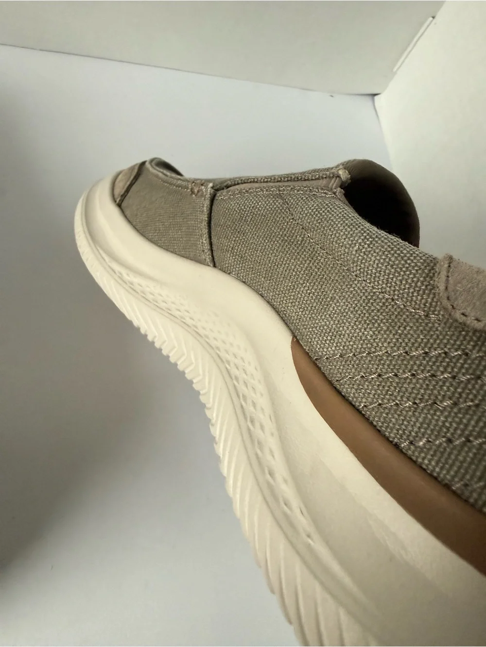 SKECHERS Hasting Vigo 205366 Taupe Relaxed Fit Sneaker Shoes Mens 10.5CanvasNEW